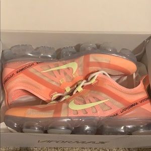 AIR VAPORMAX LIKE NEW WORN ONCE FOR A FEW HRS